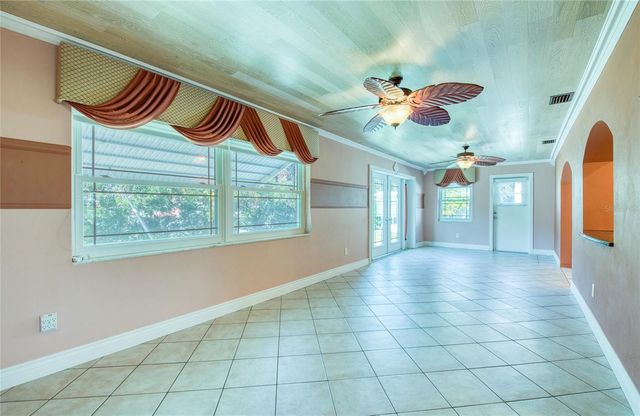 9548 141ST STREET, Seminole, FL 33776