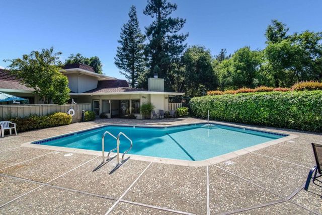 1070 Mercedes Avenue 1, Los Altos, CA 94022