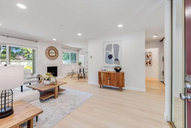 1070 Mercedes Avenue 1, Los Altos, CA 94022