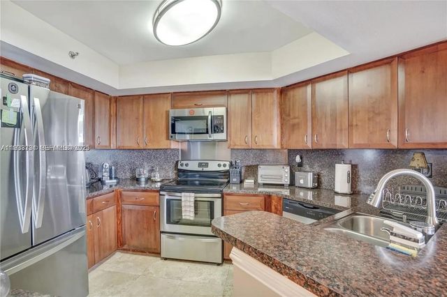 6767 Collins 901, Miami Beach, FL 33141