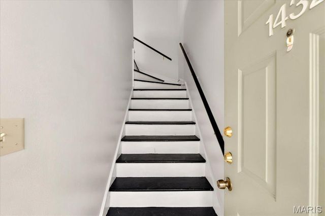 1432 Thrush Place, Brentwood, MO 63144