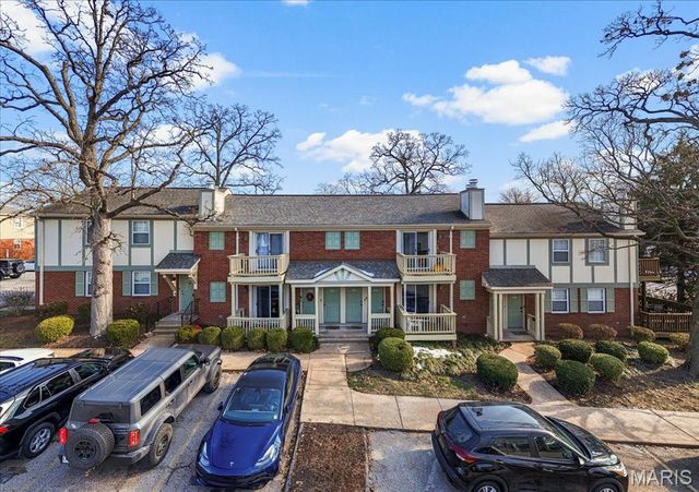 1432 Thrush Place, Brentwood, MO 63144