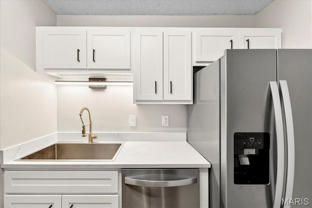 1432 Thrush Place, Brentwood, MO 63144