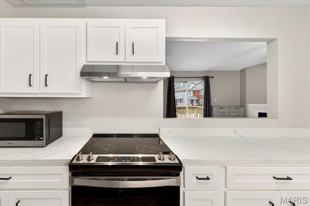 1432 Thrush Place, Brentwood, MO 63144