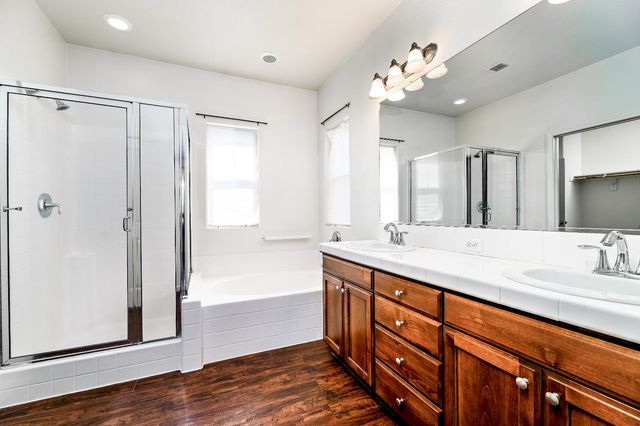 7464 E Robinson Avenue, Fresno, CA 93737