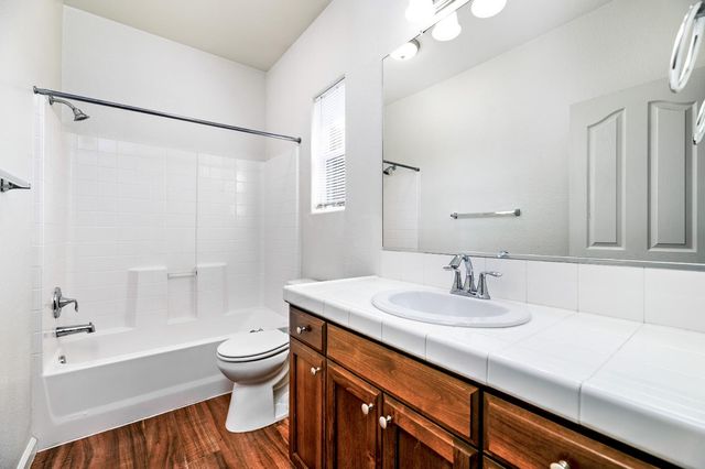 7464 E Robinson Avenue, Fresno, CA 93737