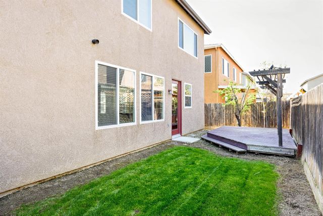 7464 E Robinson Avenue, Fresno, CA 93737