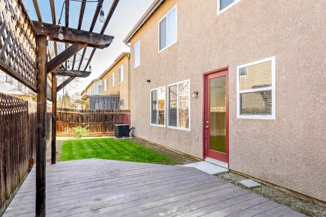 7464 E Robinson Avenue, Fresno, CA 93737