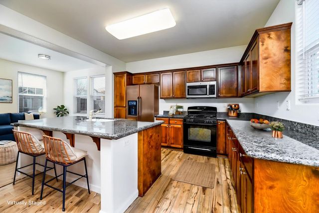 7464 E Robinson Avenue, Fresno, CA 93737