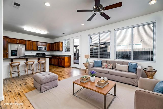 7464 E Robinson Avenue, Fresno, CA 93737