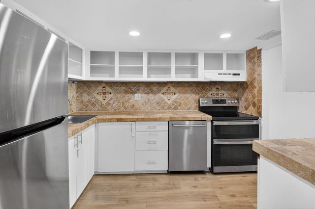 4761 NW 2nd Avenue 301, Boca Raton, FL 33431