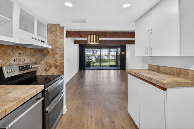 4761 NW 2nd Avenue 301, Boca Raton, FL 33431