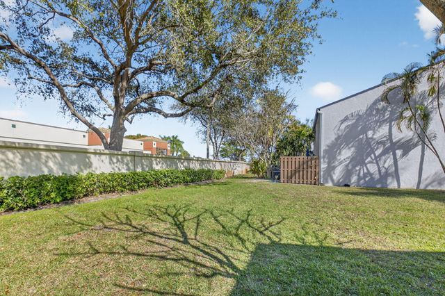 4761 NW 2nd Avenue 301, Boca Raton, FL 33431