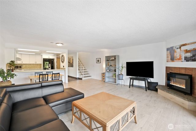 30831 13th Place S #13, Federal Way, WA 98003