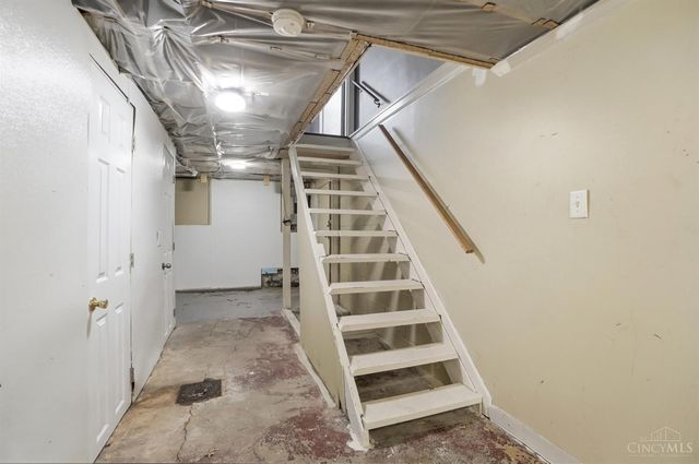 3935 Carrie Avenue, Cheviot, OH 45211