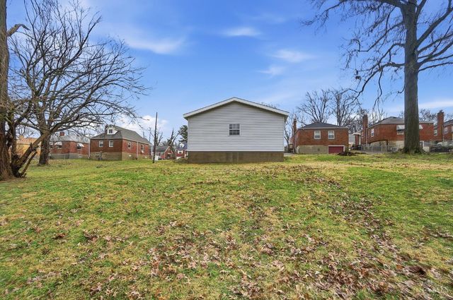 3935 Carrie Avenue, Cheviot, OH 45211