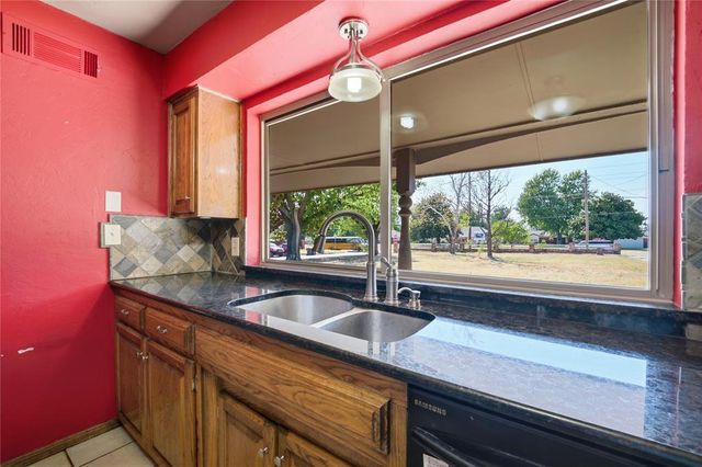 2716 N Eagle Lane, Oklahoma City, OK 73127