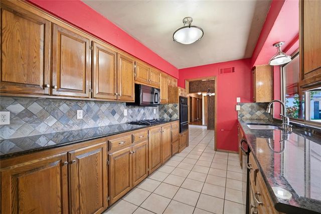 2716 N Eagle Lane, Oklahoma City, OK 73127