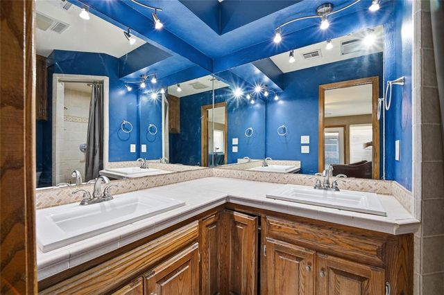 2716 N Eagle Lane, Oklahoma City, OK 73127