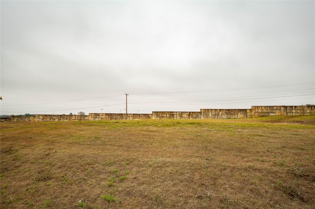 132 Buffalo Ridge RD, Giddings, TX 78942
