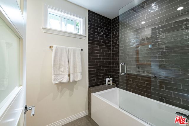 3977 Berryman Avenue, Los Angeles, CA 90066