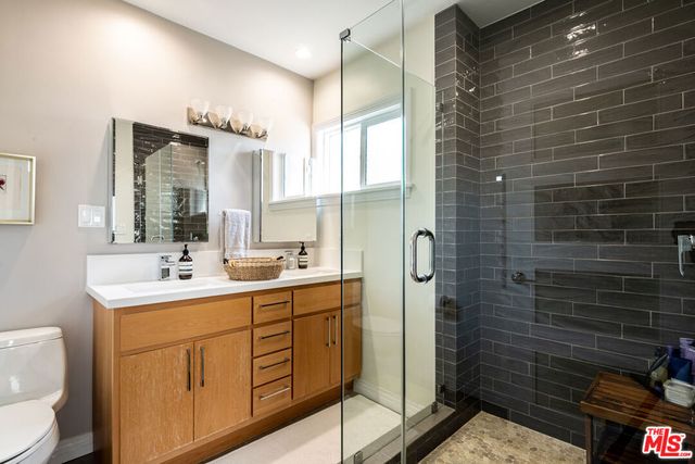 3977 Berryman Avenue, Los Angeles, CA 90066