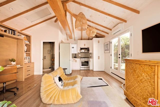 3977 Berryman Avenue, Los Angeles, CA 90066