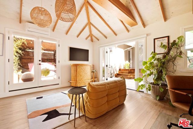 3977 Berryman Avenue, Los Angeles, CA 90066