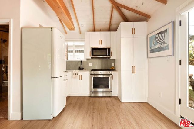 3977 Berryman Avenue, Los Angeles, CA 90066