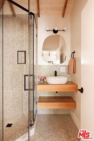 3977 Berryman Avenue, Los Angeles, CA 90066