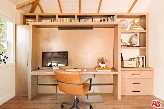 3977 Berryman Avenue, Los Angeles, CA 90066