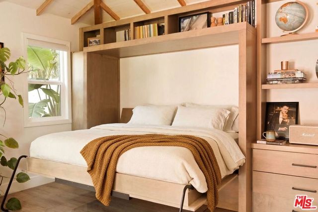 3977 Berryman Avenue, Los Angeles, CA 90066