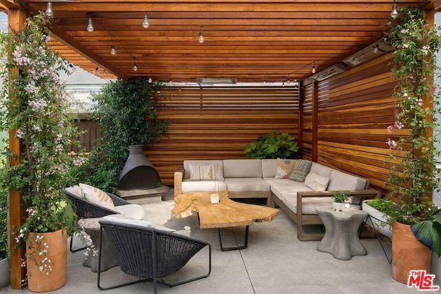 3977 Berryman Avenue, Los Angeles, CA 90066