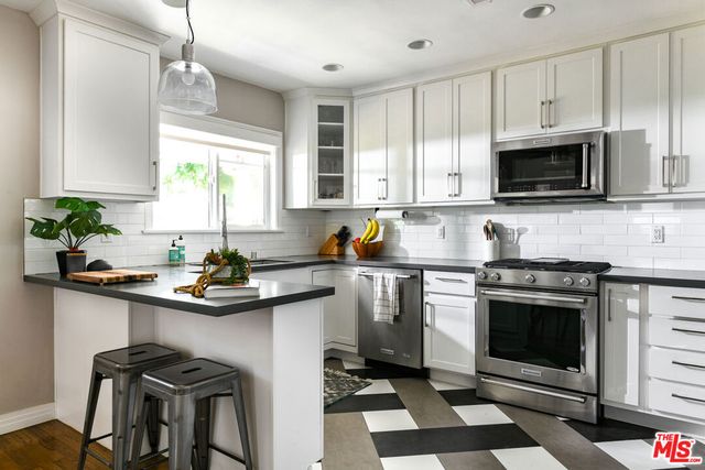 3977 Berryman Avenue, Los Angeles, CA 90066