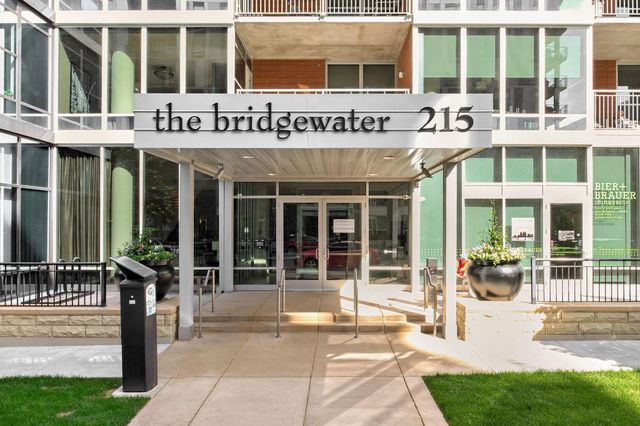 215 10th Avenue S 514, Minneapolis, MN 55415