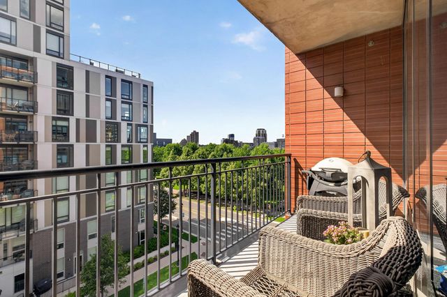 215 10th Avenue S 514, Minneapolis, MN 55415