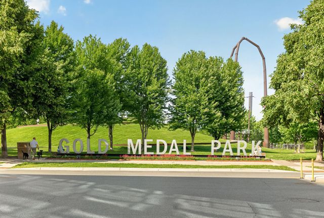 215 10th Avenue S 514, Minneapolis, MN 55415