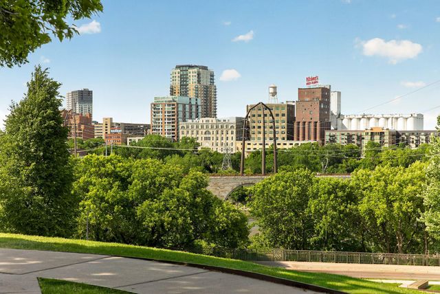 215 10th Avenue S 514, Minneapolis, MN 55415