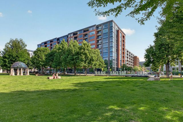 215 10th Avenue S 514, Minneapolis, MN 55415