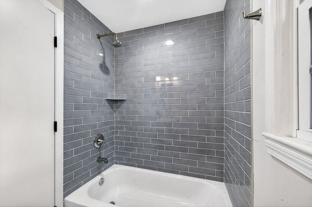6538 OAKWOOD DR, Falls Church, VA 22041