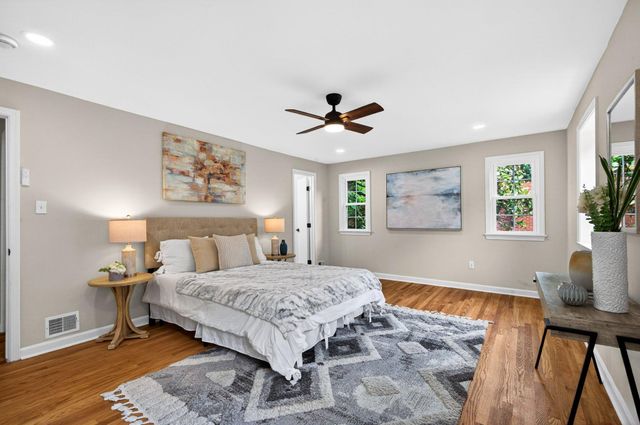 6538 OAKWOOD DR, Falls Church, VA 22041