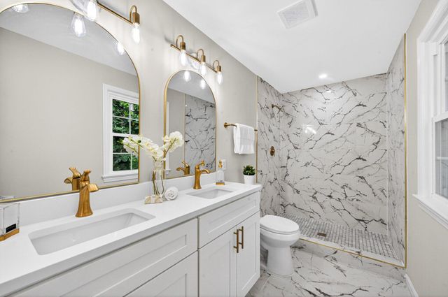 6538 OAKWOOD DR, Falls Church, VA 22041