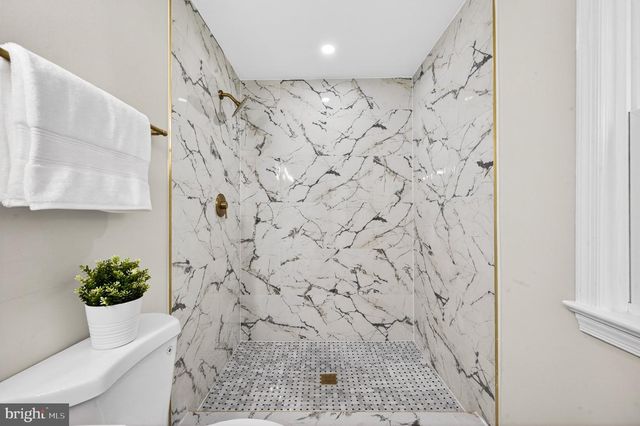 6538 OAKWOOD DR, Falls Church, VA 22041