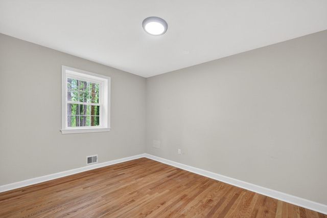 6538 OAKWOOD DR, Falls Church, VA 22041