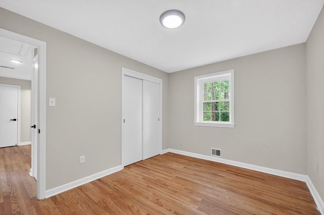6538 OAKWOOD DR, Falls Church, VA 22041