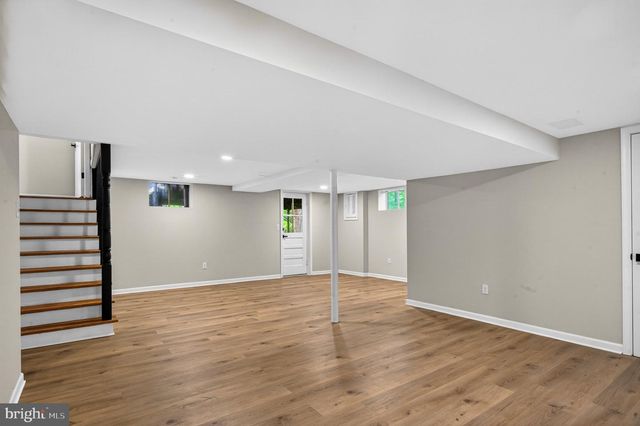6538 OAKWOOD DR, Falls Church, VA 22041