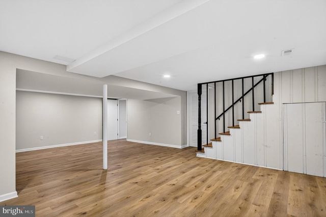 6538 OAKWOOD DR, Falls Church, VA 22041