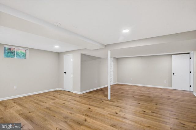 6538 OAKWOOD DR, Falls Church, VA 22041
