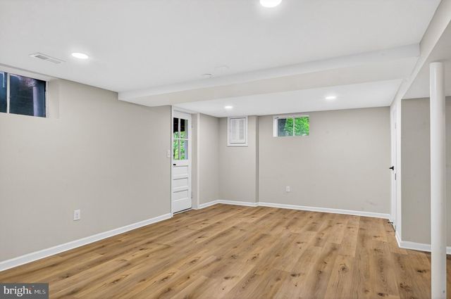 6538 OAKWOOD DR, Falls Church, VA 22041