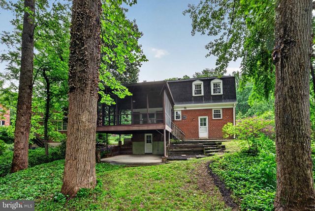 6538 OAKWOOD DR, Falls Church, VA 22041